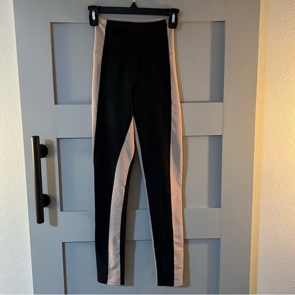 Beach Riot workout set - Picture 6 of 9